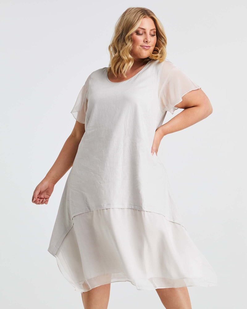 Front of a model wearing a size 1X Mimosa Dress in Natural by Estelle. | dia_product_style_image_id:246308